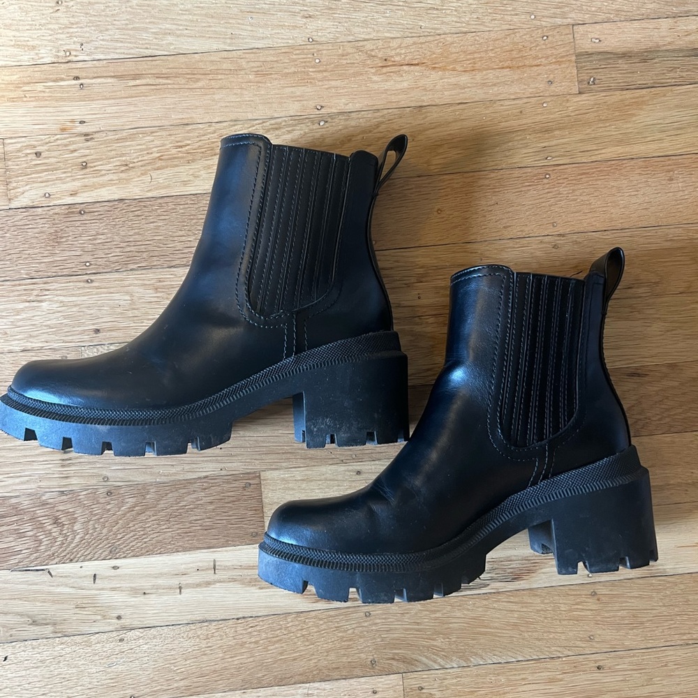 Black Faux leather boots - size 7